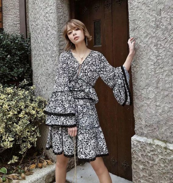 casual dresses hcbless 2021 spring retro women's v-neck ruffled printed chiffon dress, Black;gray
casual dresses hcbless 2021 spring retro women's v-neck ruffled printed chiffon dress, Black;gray