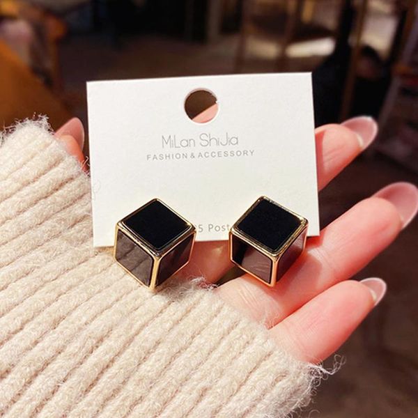 stud 2021 trend elegant enamel black and white square earrings for women jewelry s925 needle temperament party wedding gift, Golden;silver
stud 2021 trend elegant enamel black and white square earrings for women jewelry s925 needle temperament party wedding gift, Golden;silver