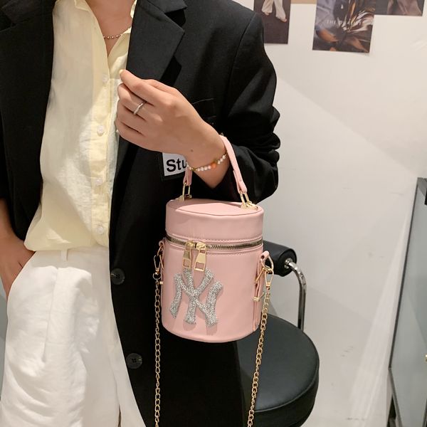 round trade small bag dinner summer new 2021 foreign net red handbag lipstick lady fashion mesmh
round trade small bag dinner summer new 2021 foreign net red handbag lipstick lady fashion mesmh