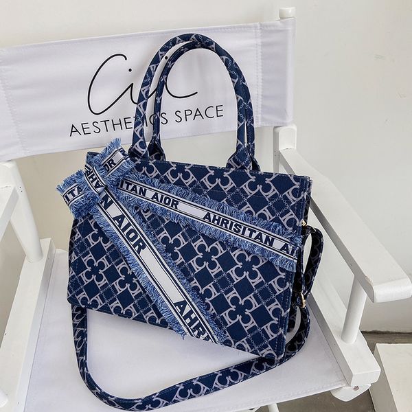 luxury handbags bag women's 2021 new fashion net red canvas large capacity shoulder korean foreign style printing portable messenger ba
luxury handbags bag women's 2021 new fashion net red canvas large capacity shoulder korean foreign style printing portable messenger ba