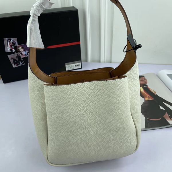 fashion designer leather ladies bag goods cross body handbag size 26-20-11cm 321465
fashion designer leather ladies bag goods cross body handbag size 26-20-11cm 321465