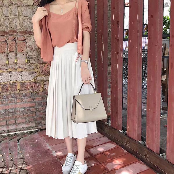 design handbag the new models are very good. yao chen, su mingyu, zhu li, the same hand-held cowhide bag, one shoulder messenger bag pcx7
design handbag the new models are very good. yao chen, su mingyu, zhu li, the same hand-held cowhide bag, one shoulder messenger bag pcx7