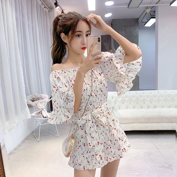 #1581 flroal printed white playsuits women ruffles flare sleeve casual chiffon ladies wide leg shorts body femme women's jumpsuits & ro, Black;white
#1581 flroal printed white playsuits women ruffles flare sleeve casual chiffon ladies wide leg shorts body femme women's jumpsuits & ro, Black;white