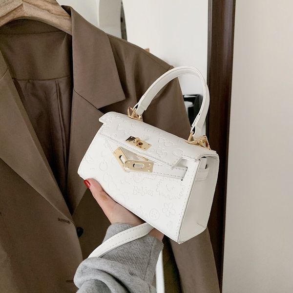 spring 2021 and female summer women's slung lady's fashion single shoulder portable small bag
spring 2021 and female summer women's slung lady's fashion single shoulder portable small bag