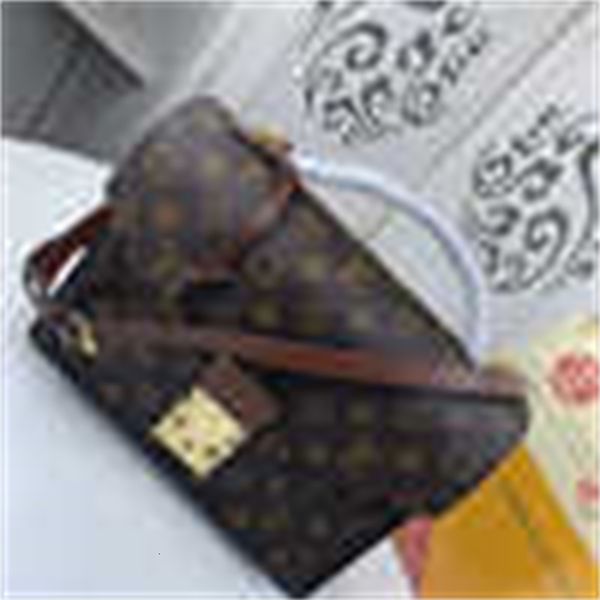 totes brand handbags designer shoulder luxury body aie#m51185 iconic retro handles fashion bags cowhide cross messenger bag clutches bag
totes brand handbags designer shoulder luxury body aie#m51185 iconic retro handles fashion bags cowhide cross messenger bag clutches bag