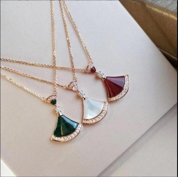 design jewelry skirt necklace s925 pure silver white fritillaria red agate malachite clavicle chain pink limited edition skirt
design jewelry skirt necklace s925 pure silver white fritillaria red agate malachite clavicle chain pink limited edition skirt