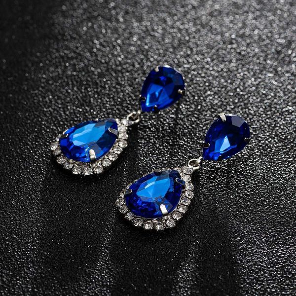 ins japanese and new earrings fashion shining water drop zircon female earrings accessories, Golden
ins japanese and new earrings fashion shining water drop zircon female earrings accessories, Golden