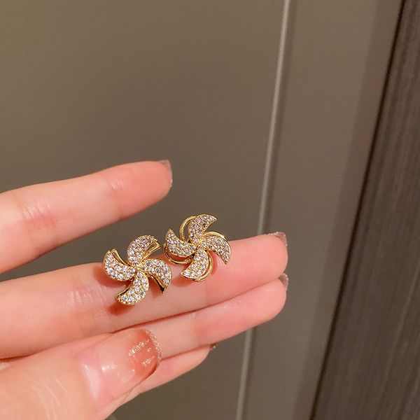 s2574 fashion jewelry s925 silver post earrings zircon rotatable windmill stud earrings, Golden;silver
s2574 fashion jewelry s925 silver post earrings zircon rotatable windmill stud earrings, Golden;silver
