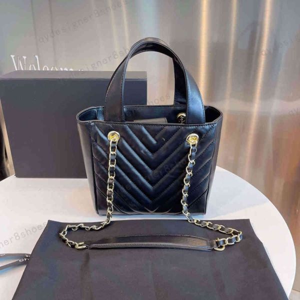 with folding gift box designer women's black one-shoulder messenger tote bag size 20*9*19cm
with folding gift box designer women's black one-shoulder messenger tote bag size 20*9*19cm