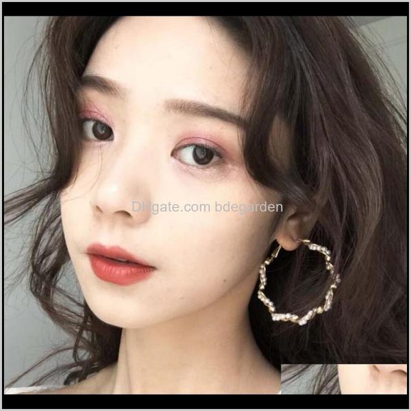 drop delivery 2021 jewelry for women hoop pearl hollowed out classis charm earrings fashion of wyybl, Golden
drop delivery 2021 jewelry for women hoop pearl hollowed out classis charm earrings fashion of wyybl, Golden