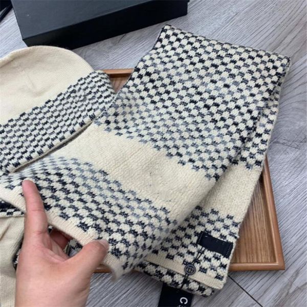 autumn and winter 2021 korean version warm knitting bib black and white plaid lovers neck cover, Blue;gray
autumn and winter 2021 korean version warm knitting bib black and white plaid lovers neck cover, Blue;gray