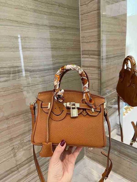 sports high-end design, luxury style handbags bag handbags brand women's chain gold silver buckle leather one-shoulder messenger
sports high-end design, luxury style handbags bag handbags brand women's chain gold silver buckle leather one-shoulder messenger