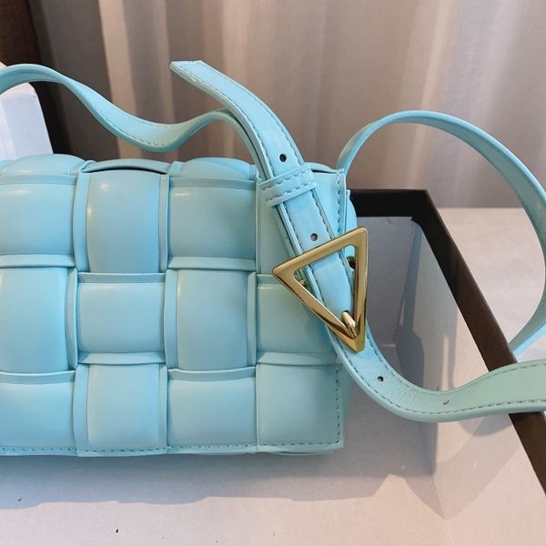 2021 luxury designer handbag shoulder bags women fashion messenger bag leisure temperament pleated plaid woven cow leather pillow
2021 luxury designer handbag shoulder bags women fashion messenger bag leisure temperament pleated plaid woven cow leather pillow