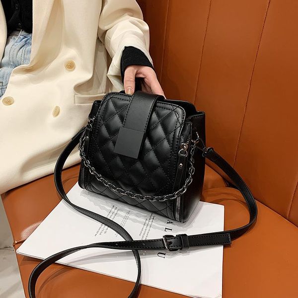 european and american women's large-capacity tote bag rhombic bucket 2021 autumn winter one-shoulder diagonal shoulder bags
european and american women's large-capacity tote bag rhombic bucket 2021 autumn winter one-shoulder diagonal shoulder bags