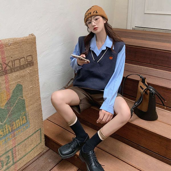 v-neck sweater vest women's design embroidered with vest loose knit in autumn winter, White
v-neck sweater vest women's design embroidered with vest loose knit in autumn winter, White