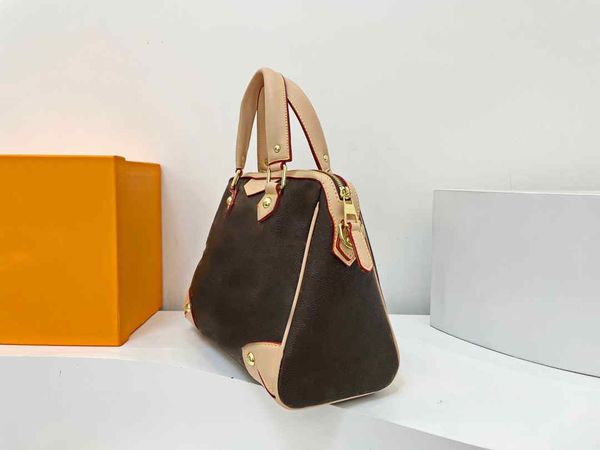 bag color cowhide medieval presbyopic alar package any optional collocation style throughout the year
bag color cowhide medieval presbyopic alar package any optional collocation style throughout the year