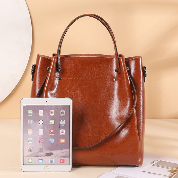 2021 seasonal wholesale korean style new oil wax genuine leather womens bag fashion all-match portable shoulder messenger bag
2021 seasonal wholesale korean style new oil wax genuine leather womens bag fashion all-match portable shoulder messenger bag