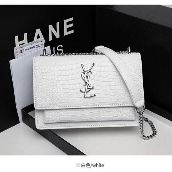 women's 2021 new fashionable versatile chain leather small square single shoulder messenger bag fashion
women's 2021 new fashionable versatile chain leather small square single shoulder messenger bag fashion