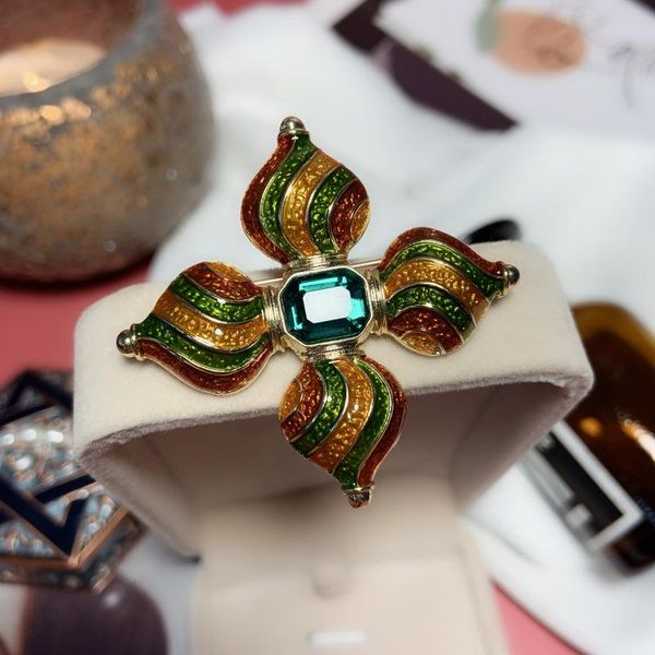 hair clips & barrettes western antique oil dripping enamel brooch exotic emerald coat pin, Golden;silver
hair clips & barrettes western antique oil dripping enamel brooch exotic emerald coat pin, Golden;silver