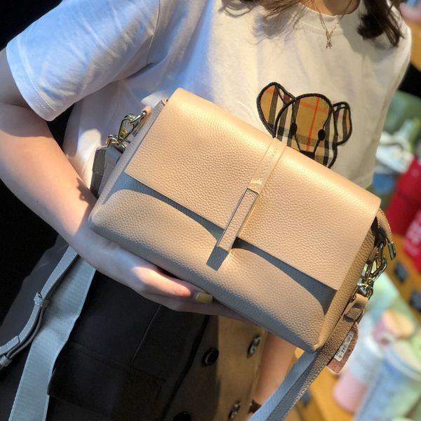 leather 2021 new fashion women's one shoulder messenger net red trend spring and summer large capacity shell bag
leather 2021 new fashion women's one shoulder messenger net red trend spring and summer large capacity shell bag