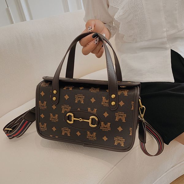 new summer fashion texture single shoulder messenger bag capacity leisure portable small square bag
new summer fashion texture single shoulder messenger bag capacity leisure portable small square bag