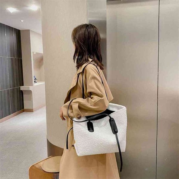 storage baag2020 new large capacity shoulder plush women's autumn and winter fashion handbag versatile tote baggg bag
storage baag2020 new large capacity shoulder plush women's autumn and winter fashion handbag versatile tote baggg bag
