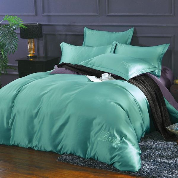 bedding sets 4pcs silk embroidery luxury sets/bedclothes king size duvet cover bed sheet linens pillowcases set
bedding sets 4pcs silk embroidery luxury sets/bedclothes king size duvet cover bed sheet linens pillowcases set