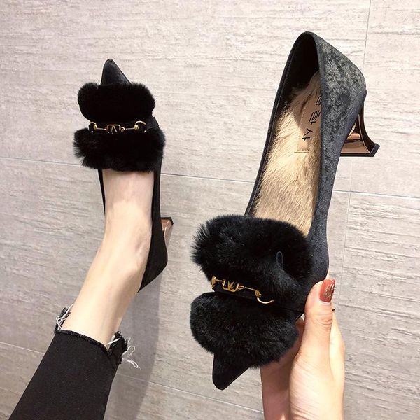dress shoes 2021 the autumn and winter temperament woman pointed toe party slip-on square heel plush fashion shallow high quality, Black
dress shoes 2021 the autumn and winter temperament woman pointed toe party slip-on square heel plush fashion shallow high quality, Black
