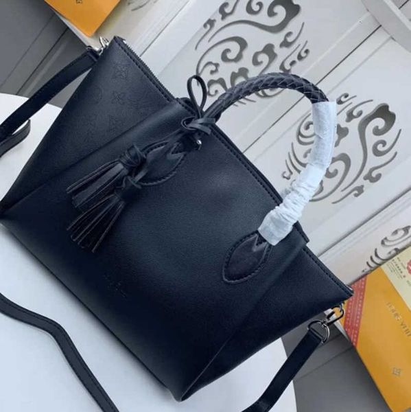 cowhide cross brand shoulder designer large-capacity hollow luxury handbags iconic m55029 handles m55030 bags totes m55031 body bag new
cowhide cross brand shoulder designer large-capacity hollow luxury handbags iconic m55029 handles m55030 bags totes m55031 body bag new