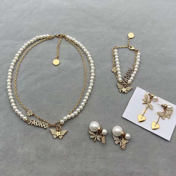 luxury designer d home 2021 explosive net red pearl butterfly necklace bracelet earrings retro brass material with box, Black
luxury designer d home 2021 explosive net red pearl butterfly necklace bracelet earrings retro brass material with box, Black
