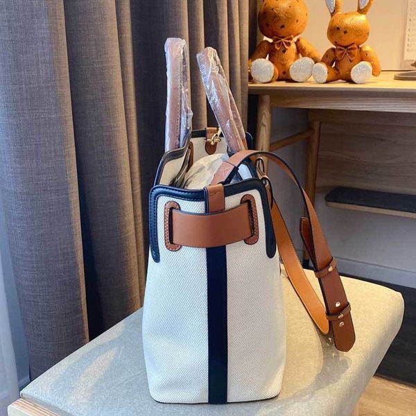 womens large tote travel duffle luggage handbags fashion shopping bag braned ladies handbag pouch
womens large tote travel duffle luggage handbags fashion shopping bag braned ladies handbag pouch