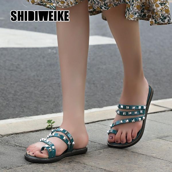 fashion women's flat rivet valen shoes casual sandals leather beach slippers flip flop 36-40 va488, Black
fashion women's flat rivet valen shoes casual sandals leather beach slippers flip flop 36-40 va488, Black