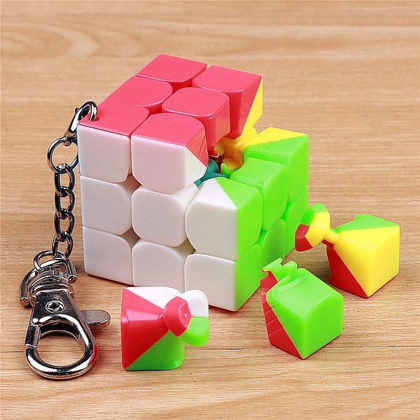 Mini Moyu 3x3x3 mofangjiaoshi magic speed cube keychain stickerless 35mm puzzle cube key chain toys for children
Mini Moyu 3x3x3 mofangjiaoshi magic speed cube keychain stickerless 35mm puzzle cube key chain toys for children