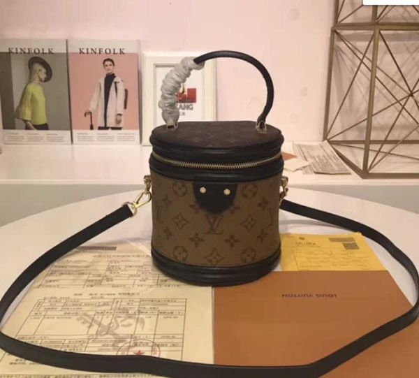 shoulder brand designer bag luxury ale#m62788 yellow cross flower 2020 totes autumn and winter bags handbags iconic body handles clutche
shoulder brand designer bag luxury ale#m62788 yellow cross flower 2020 totes autumn and winter bags handbags iconic body handles clutche