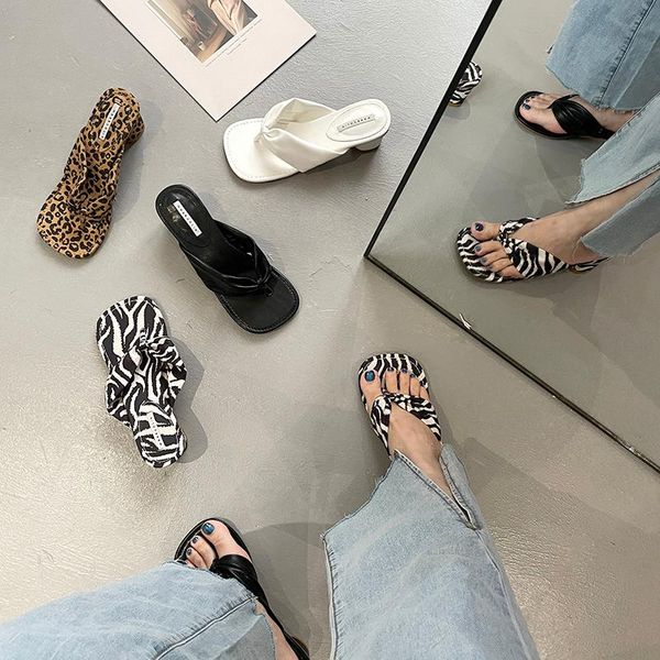 slippers 2021 round heel summer beach brand design flip flops shoes women zebra leoaprd pattern vintage sandals, Black
slippers 2021 round heel summer beach brand design flip flops shoes women zebra leoaprd pattern vintage sandals, Black