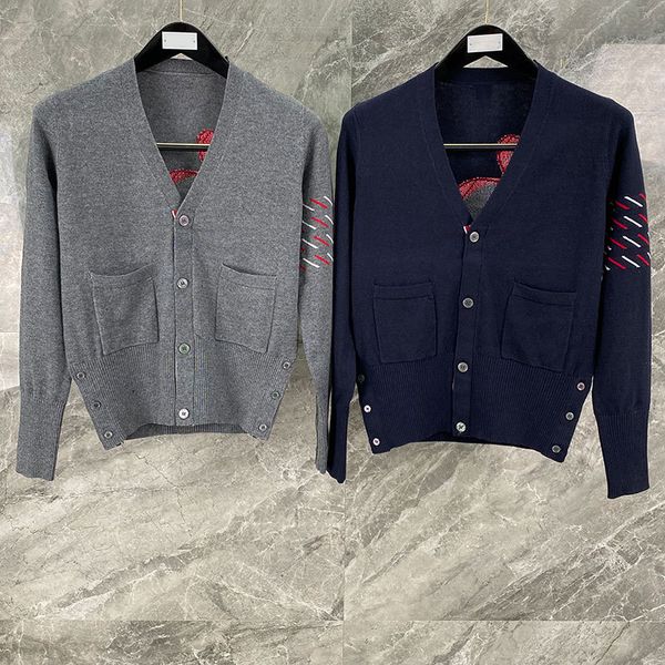2021 winter new tb four bar red and white stripe back duck mosaic wool knitted cardigan jacket women, White;black
2021 winter new tb four bar red and white stripe back duck mosaic wool knitted cardigan jacket women, White;black