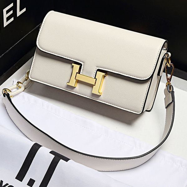 2021 new small leather female h-button kangkang foreign air stewardess fashion single shoulder messenger bag
2021 new small leather female h-button kangkang foreign air stewardess fashion single shoulder messenger bag
