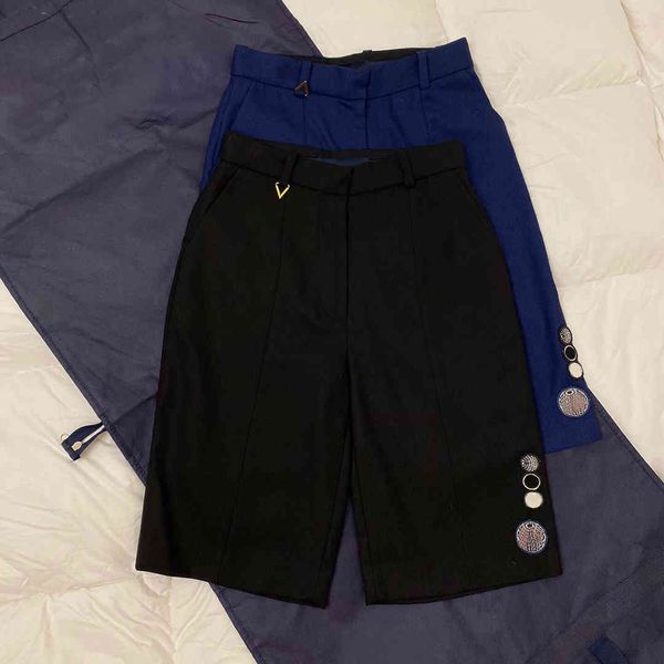 capris high-end luxury runway design knee length casual trousers women solid color badge patched zipper high waist pants, Black;white
capris high-end luxury runway design knee length casual trousers women solid color badge patched zipper high waist pants, Black;white