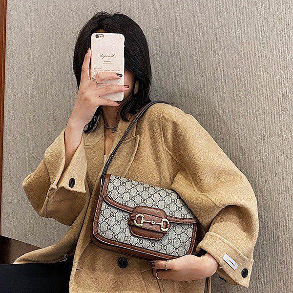 factory outlet winter new small khaki pu leather large dark brown single shoulder messenger bag
factory outlet winter new small khaki pu leather large dark brown single shoulder messenger bag