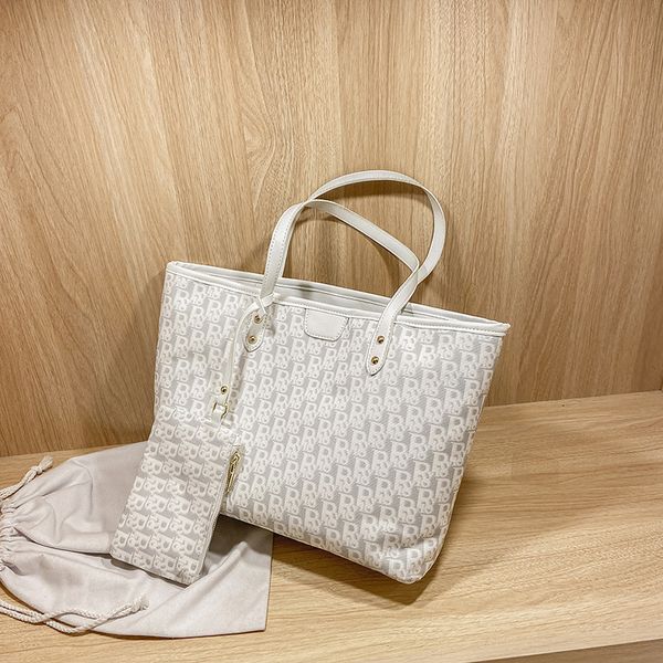 design handbag tote bag large capacity women's summer 2021 new shopping portable fashion child mother single shoulder
design handbag tote bag large capacity women's summer 2021 new shopping portable fashion child mother single shoulder