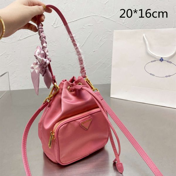 2021 women bucket bags digners crossbody shoulder bag small tot fashion handbags drawstrings triangle cute style
2021 women bucket bags digners crossbody shoulder bag small tot fashion handbags drawstrings triangle cute style