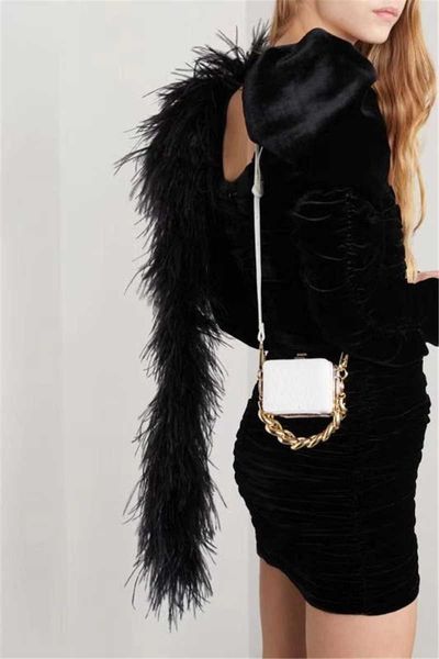 thick metal chain women shoulder bag fashion small box 2022small handbag designer crossbody bags for women brand mini bag purse handbag
thick metal chain women shoulder bag fashion small box 2022small handbag designer crossbody bags for women brand mini bag purse handbag