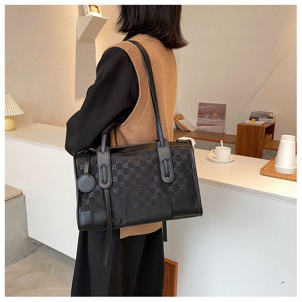 daily bag oxford cloth tote female 2023 korean new big bag lightweight shoulder bag large capacity waterproof nylon canvas
daily bag oxford cloth tote female 2023 korean new big bag lightweight shoulder bag large capacity waterproof nylon canvas