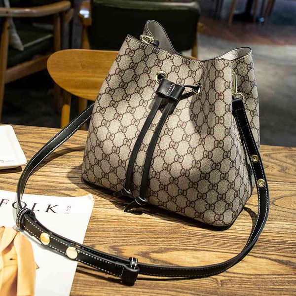 messenger bagsshoulder leather single bucket korean messenger printed women's bag
messenger bagsshoulder leather single bucket korean messenger printed women's bag