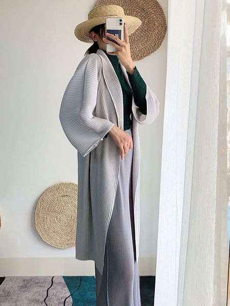 coats miyake compressive fold fashion loose turndown collar cardigan three quarter trench coat lapels, Tan;black
coats miyake compressive fold fashion loose turndown collar cardigan three quarter trench coat lapels, Tan;black