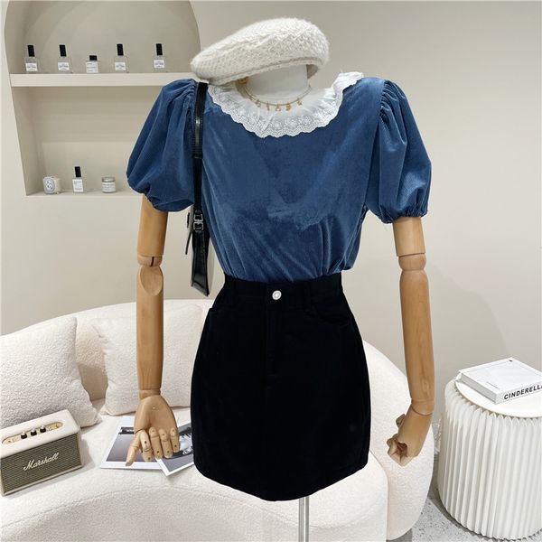 spring summer 2021 niche design feminine lace sewing around the neck open shirt bubble velvet top, White
spring summer 2021 niche design feminine lace sewing around the neck open shirt bubble velvet top, White