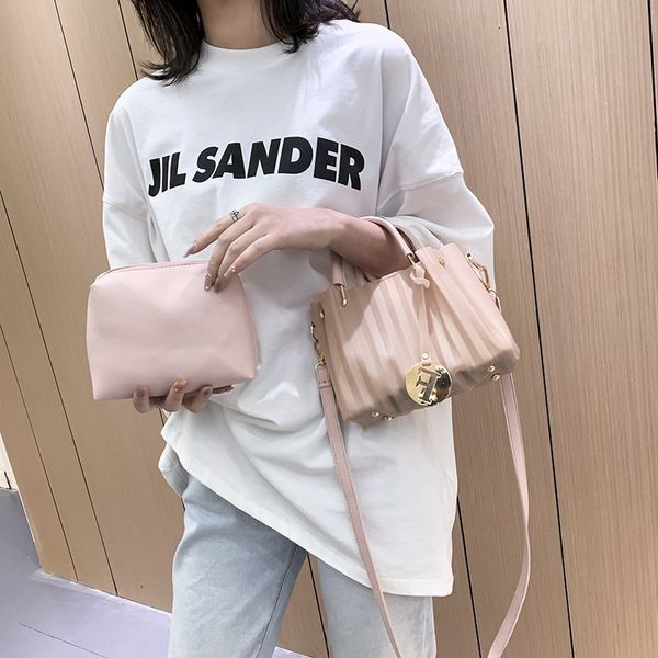 handbags for women 2021 summer jelly totes bag women small crossbody bag solid color fashion hand purse mmm
handbags for women 2021 summer jelly totes bag women small crossbody bag solid color fashion hand purse mmm