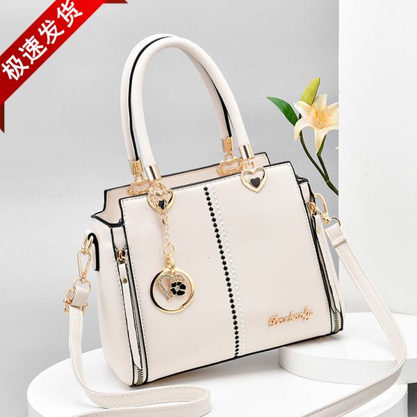 fashion 2021 simple and fashionable big korean cross shoulder women's commuting hand-held bag
fashion 2021 simple and fashionable big korean cross shoulder women's commuting hand-held bag