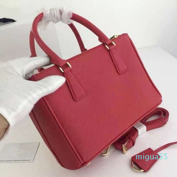 fashion imported twill cowhide shoulder bag fashion design lady chest bag lady handbag handbag designer wallet 
fashion imported twill cowhide shoulder bag fashion design lady chest bag lady handbag handbag designer wallet