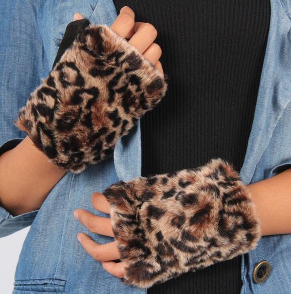 five fingers gloves women' autumn and winter thicken fleece lining glove lady' faux fur fingerless driving r305, Blue;gray
five fingers gloves women' autumn and winter thicken fleece lining glove lady' faux fur fingerless driving r305, Blue;gray